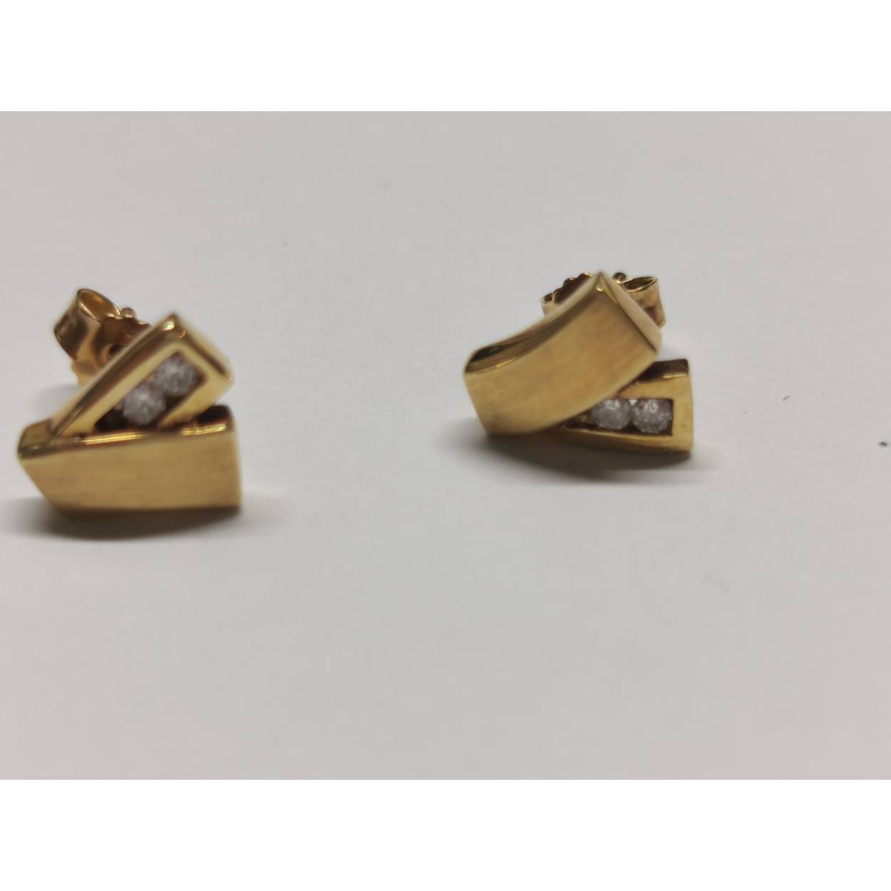 14 Karaat geel gouden oorstekers met diamant