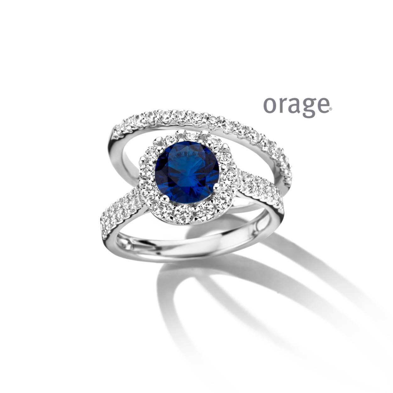 Zilveren duoring met zirkonium en synthetische blauwe saffier.
Deze ring bestaat uit 2 ringen die samen gedragen worden:
1 alliance met zirkonia's
1 zilveren ring met zirkonia's en synthetische blauwe saffier.
De ringen kunnen ook afzonderlijk gedragen worden
Maat: 56 (ook verkrijgbaar in andere maten)