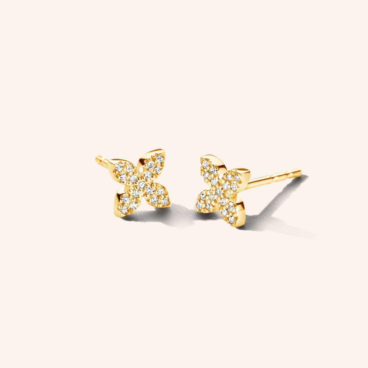 Flowers are one of the world's greatest sources of inspiration - elegant in each and every way, they light up the place and fill our hearts with instant joy and bliss. These cute Little Flower earrings with 17x flickering diamonds each, are no exception.


Ref: M2252 | Earrings | 925 Sterling Silver | 8.00 x 1.40 mm | White Diamond: 34pc