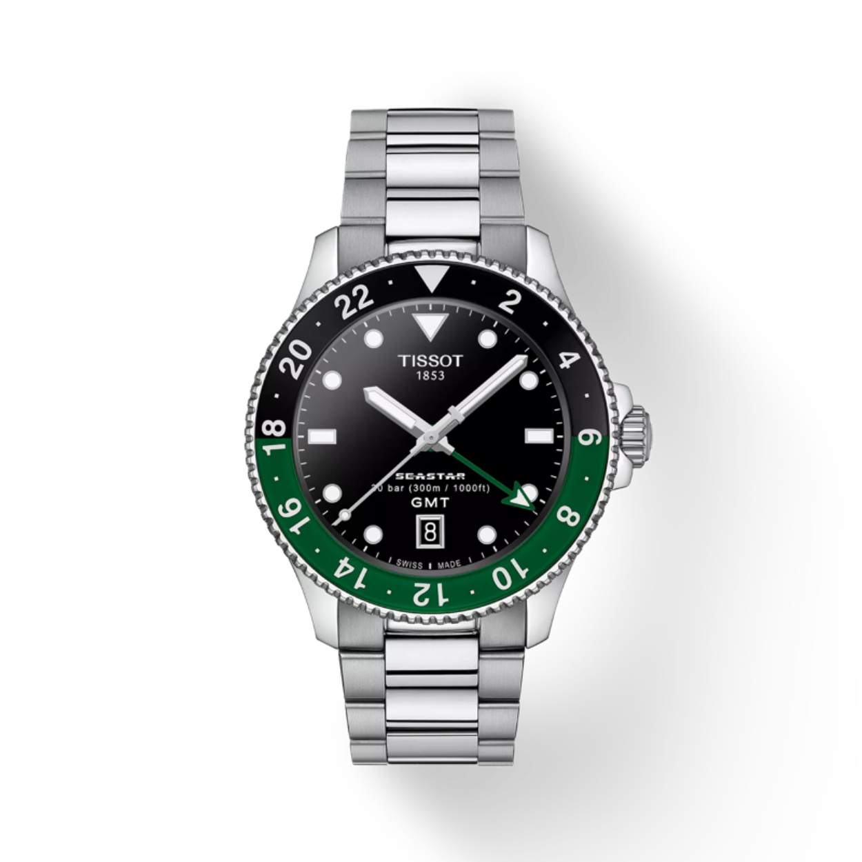 De Tissot Seastar 1000 Quartz GMT – Ref. T120.852.11.051.00 is een robuust en veelzijdig duikhorloge dat functionaliteit en stijl combineert. Met een roestvrijstalen kast van 40 mm en een zwarte wijzerplaat biedt dit horloge een sportieve uitstraling. De GMT-functie maakt het mogelijk om een tweede tijdzone bij te houden, ideaal voor reizigers. Dankzij de waterbestendigheid tot 300 meter en de Super-LumiNova®-coating op wijzers en indexen is dit horloge geschikt voor avonturen boven en onder water. De roestvrijstalen band met vouwsluiting en snelwisselsysteem zorgt voor comfort en gebruiksgemak.