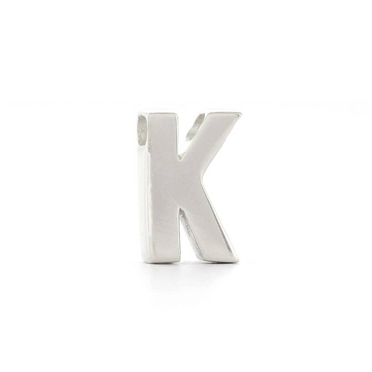 Voor deze hanger heb je een Imotionals ketting nodig. Imotionals kettingen hebben een klein oogje dat door de hanger past.

De collectie hangers en bedels van Imotionals bestaan uit initialen en symbolen. Kies je collier en bedel(s) naar keuze en creëer zo je gepersonaliseerde Necklace.  Je schuif de bedel aan het collier, de lengte kun je zelf bepalen, en hoe leuk is is om 2 of 3 lengtes samen te dragen. Creëer your own Necklace Party.

Imotionals is een zilveren sieradenlijn bestaande uit dunne colliers en hangertjes, het laatste in de vorm van initialen en symbolen. waarmee je door middel van colliers, initialen en symbolen expressie geeft aan jou gevoelens of gedachten.

Een letter sieraad zorgt ervoor dat je jouw look een persoonlijke touch kan geven. Kies voor je eigen letter of de letter van je beste vriendin, vriend, moeder of iemand anders die je dierbaar is. Je kunt er zelfs een hele naam aan hangen, met bijvoorbeeld een hartje of sterretje symbool voor extra betekenis. Ook mega leuk om te geven als cadeautje. Get it before it's gone!