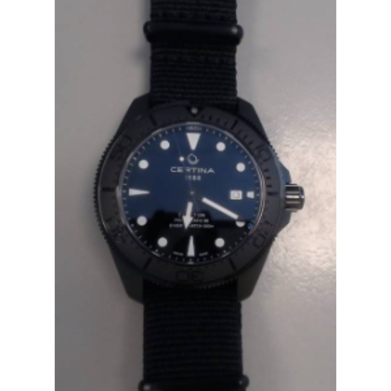 DS Action duikhorloge, zwart PVD met zwarte canvas band