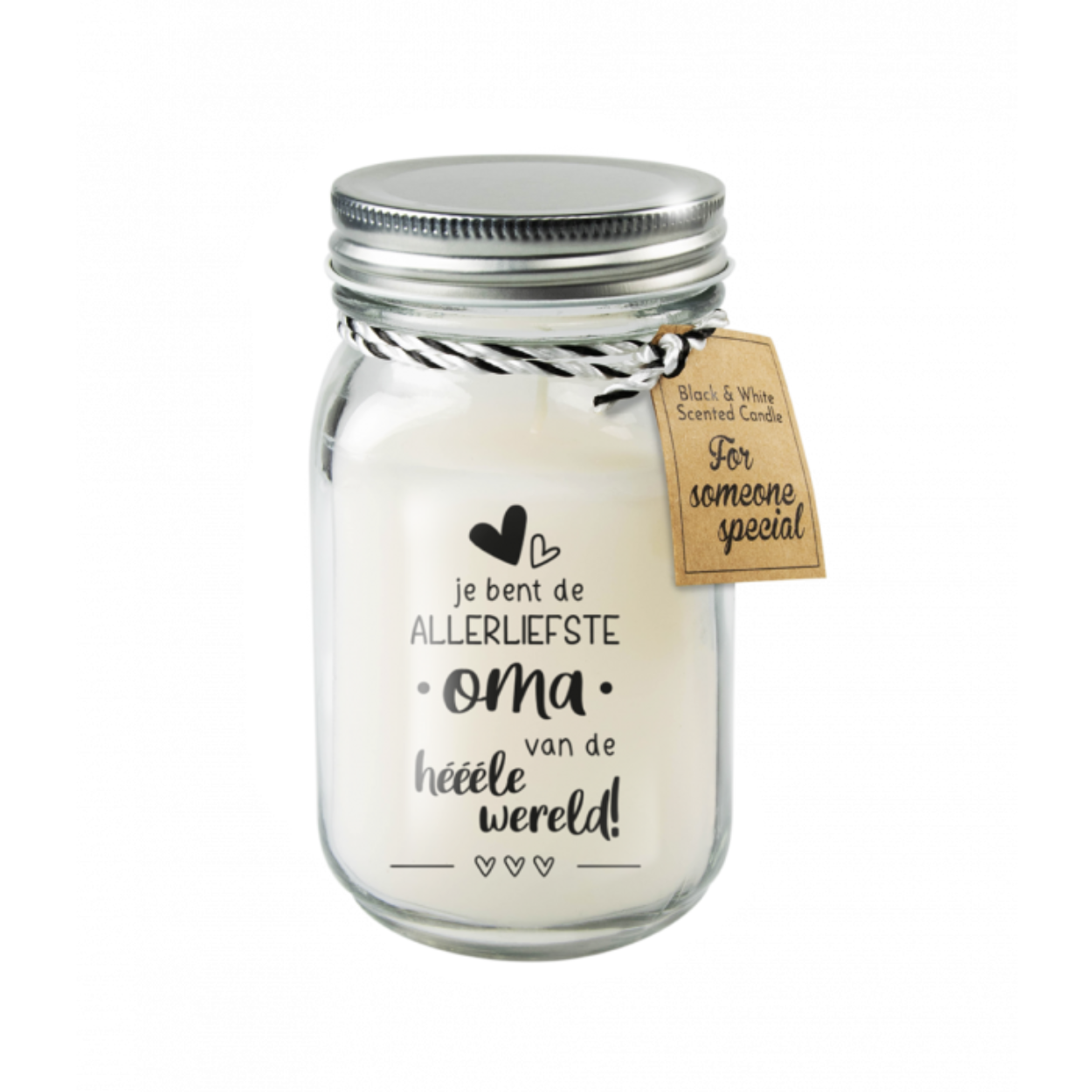 De black & white scented candles van Paper Dreams zijn een sfeervolle aanwinst voor uw winkel. Deze black and white scented candle met tekst Oma is verkrijgbaar in een mooie glazen pot, bevat 340 gram kaarsvet en heeft hierdoor ongeveer 80 branduren. Deze zwart witte geurkaarsen verspreiden een heerlijke vanille geur 