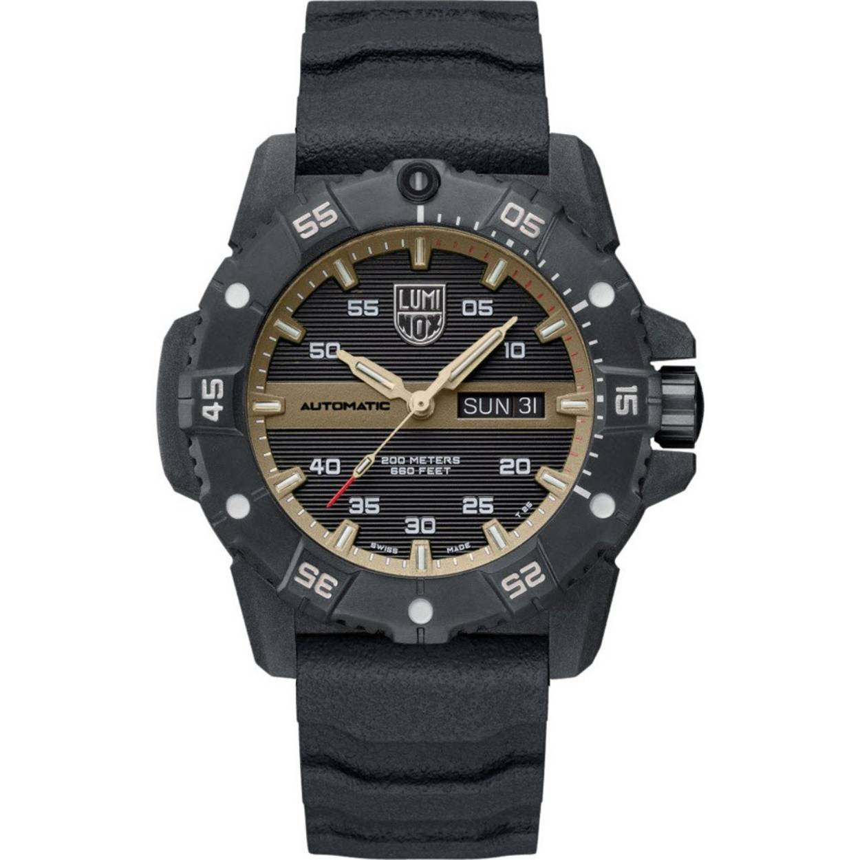Dit Luminox horloge behoort tot de Master Carbon Seal collectie. Dit Luminox horloge is een limited editie met een oplaag van 100 stuks. 
Referentienummer: XS.3875.INHO.SET.

Dit horloge heeft een kast gemaakt van Carbon, en een rubberen band. Het horloge wordt geleverd met extra Nato band. Het horloge heeft een diameter van 46 mm en is waterbestendig tot 20atm. Het horloge is dus geschikt voor diepzeeduiken. In de kast bevindt zich een Sellita kwaliteitsuurwerk en is afgewerkt met Enkelvoudig ontspiegeld saffierglasglas.

De wijzers en indexen zijn afgewerkt met Luminox Light technologie (LLT). Dit maakt het mogelijk om de tijd duidelijk af te lezen ongeacht het niveau van het omgevingslicht, zelfs in complete duisternis. Deze Luminox Light Techologie zorgt voor een duidelijke afleesbare glow tot wel 25 jaar.

