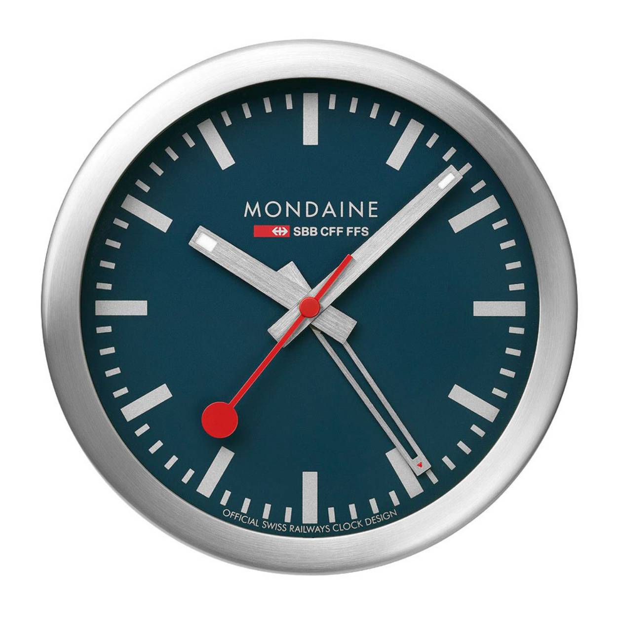 Mondaine M997.MCAL.46SBV Clock - Blauw - 125mm
Deze unieke Mondaine klok met nummer: M997.MCAL.46SBV kenmerkt zich door de zilverkleurige ronde aluminium kast met strakke rand. Op de blauwe wijzerplaat zijn de zilverkleurige uur strepen en wijzers duidelijk zichtbaar. Als blikvanger heeft deze klok een rode secondewijzer, net als een stationsklok. Deze klok heeft een alarm functie en een luxe uitstraling dat prima past bij een Zwitsers uurwerk.

Het Merk:
The Official Swiss Railway Watch. Gebaseerd op de officiële stationsklok van de Zwitserse spoorwegen, is 30 jaar geleden de horlogelijn onder het merk Mondaine opgezet. Zwitserse kwaliteitsuurwerken, net zo punctueel als de Zwitserse treinen. Een echte design klassieker met een unieke wijzerplaat en de wereldberoemde rode secondewijzer met bolletje. Herkenbaar uit duizenden.

Specificaties:
- Mineraalglas
- Blauwe wijzerplaat
- Swiss Made alarm klok- 3 ATM (Regen- & spatwaterdicht)
- Ø 12,5cm