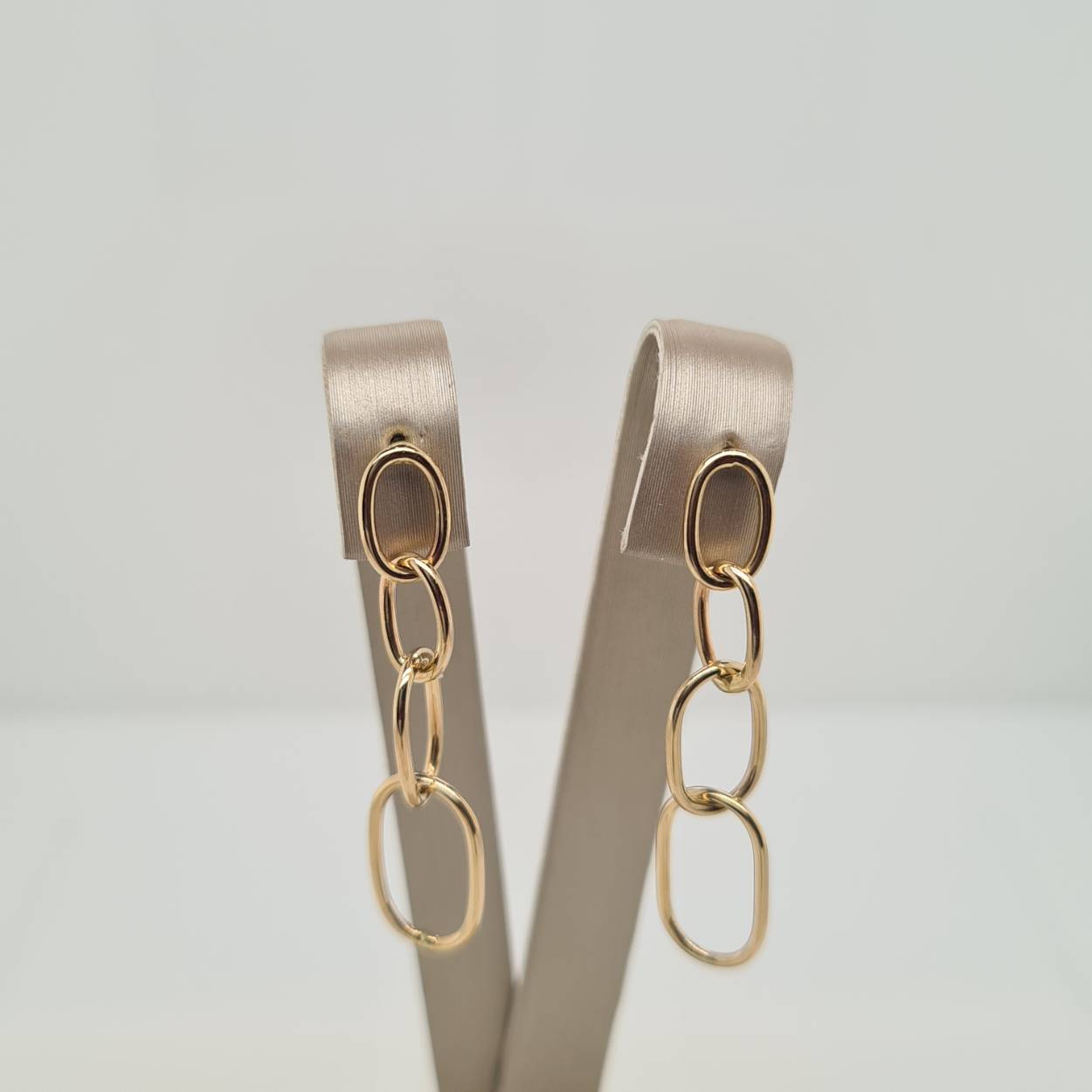 Prachtige 14 karaat gouden oorsieraden. 
