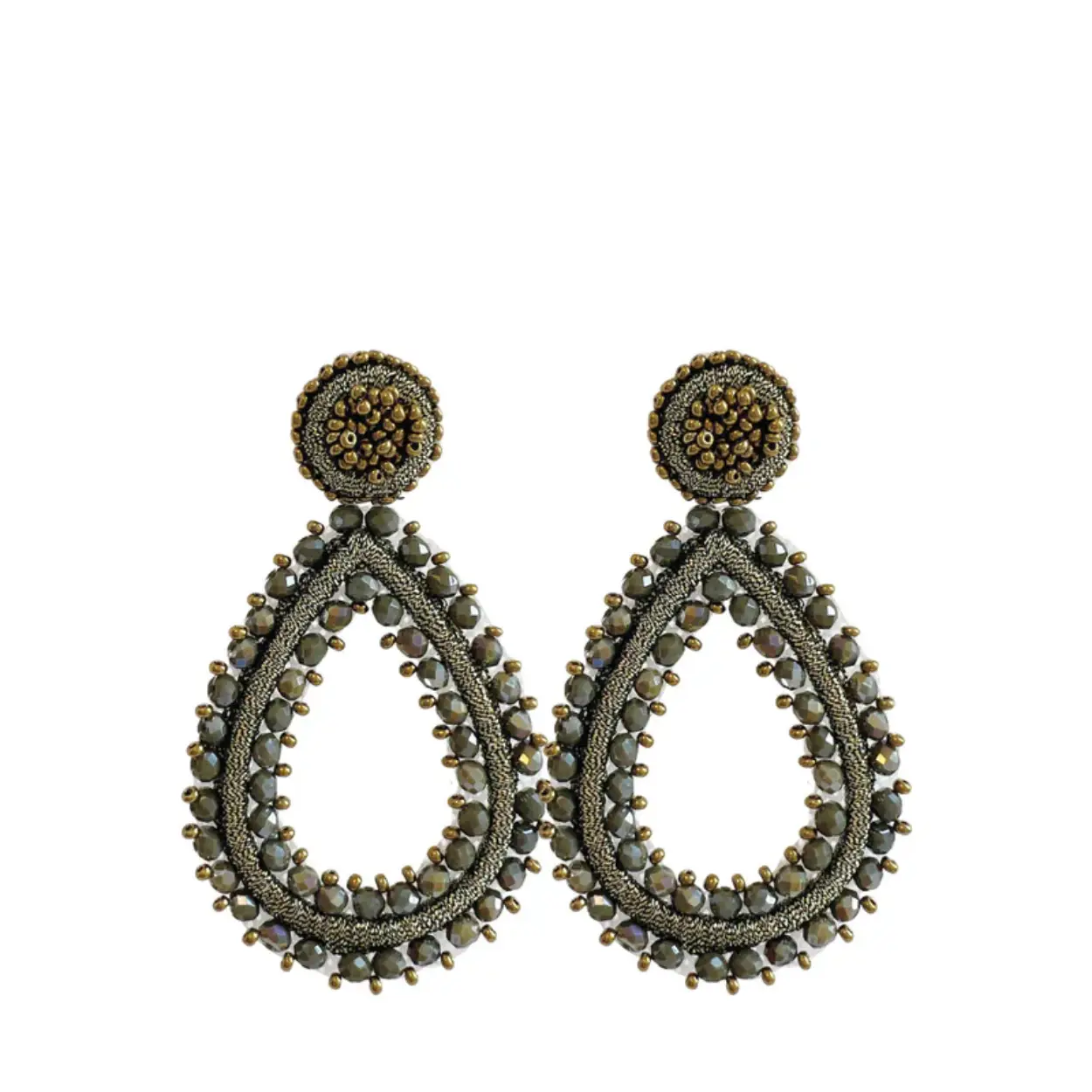 We all love drops earrings! Deze oorbellen zullen bij iedere outfit matchen door het tijdloze design. Verfijn je look met de Drops Tarah Earrings, subtiel, stijlvol en onweerstaanbaar.