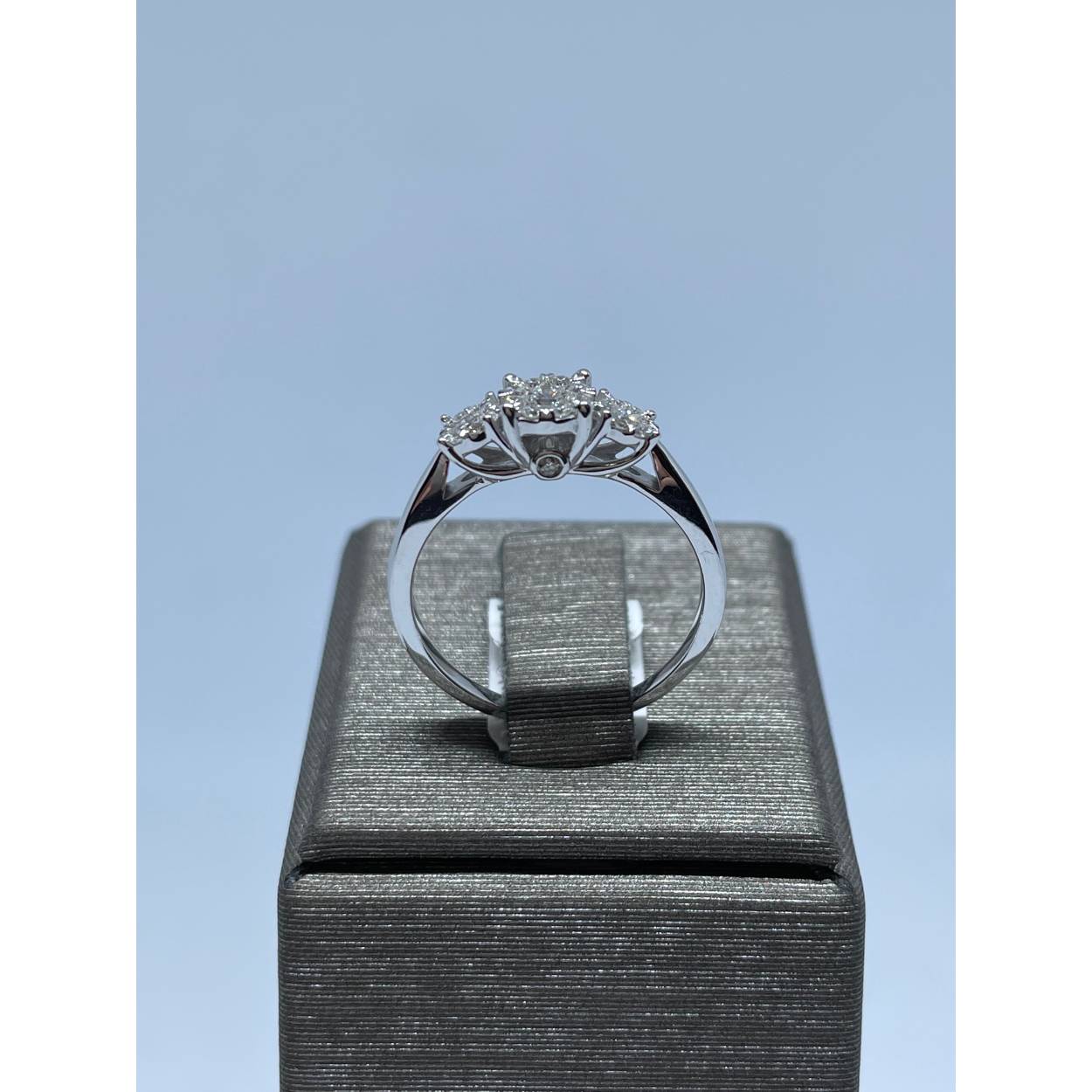 Wegens ons 65 jarig jubileum hebben wij deze prachtige ring laten ontwerpen. zowel leverbaar is geel wit en rood goud 14 krt.
Elke maat is bij ons in voorraad.


GGA3108 witgouden 14 krt ring diamant 0,34ct

kwaliteit diamant H/SI

Elke maat is bij ons in voorraad.

