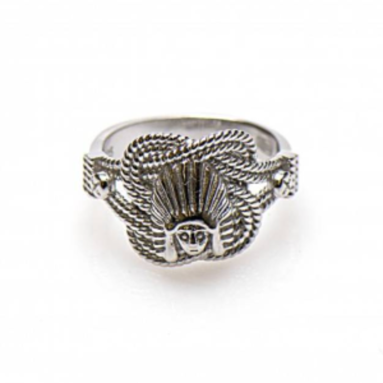 Deze Surinaamse mattenklopper ring met een indiaan heeft een stijlvol Surinaams design met een goed oog voor de details. Deze Surinaamse mattenklopper ring met indiaan heeft een culturele betekenis.

Onze Surinaamse sieraden zijn bijna allemaal handgemaakt. Daardoor zijn bijna alle Surinaamse sieraden die wij aanbieden uniek!