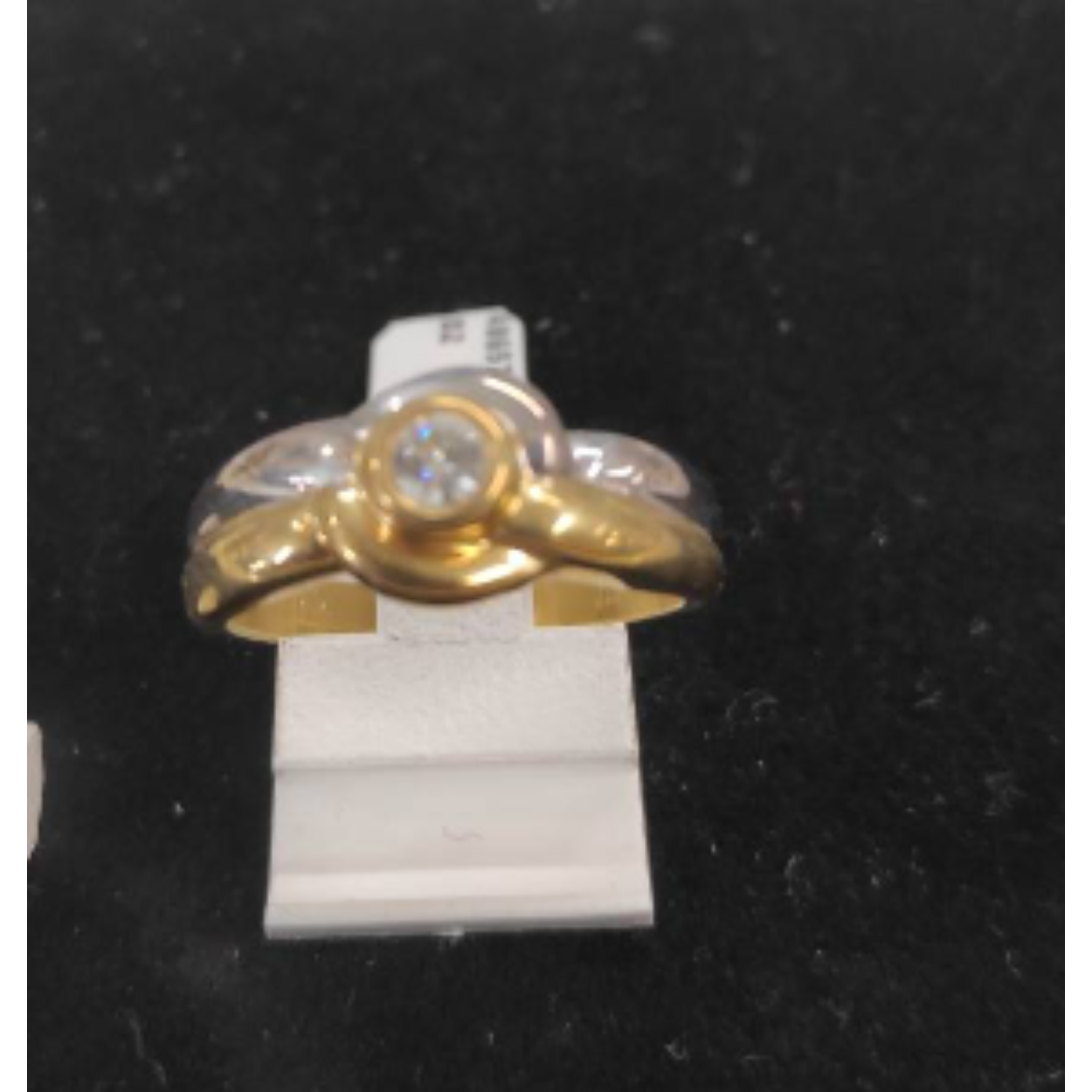 Gouden ring met diamant 0,14 caraat