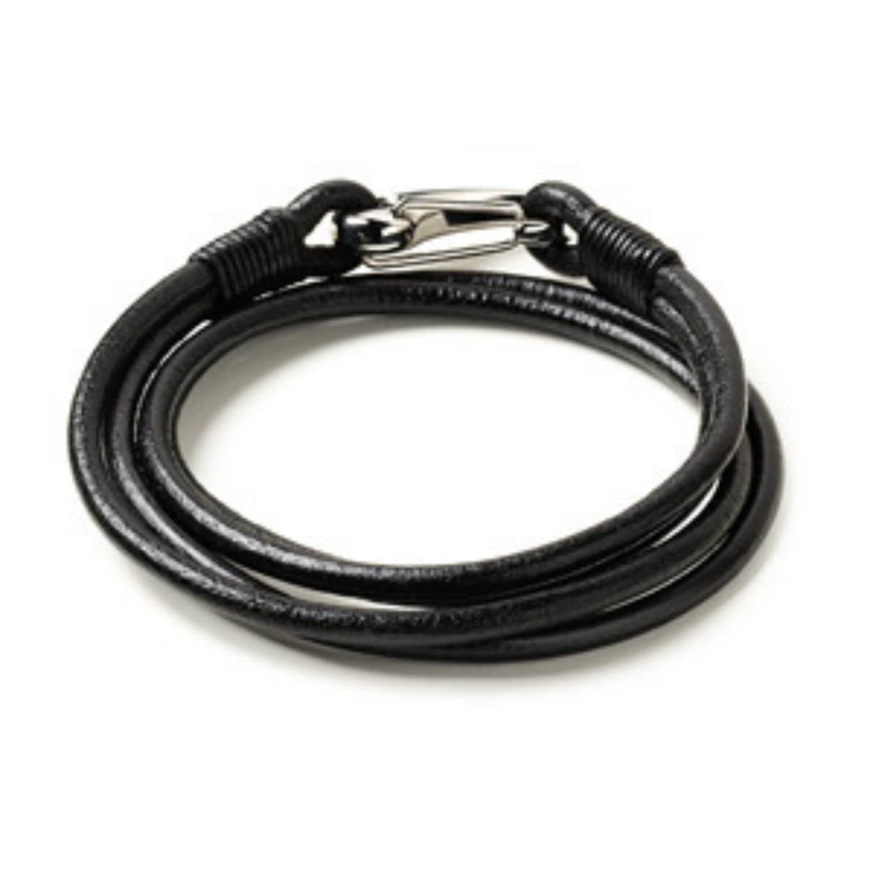 Deze prachtige zwarte lederen armband 53101480 is voorzien van een RVS sluiting. Het armbandje heeft een lengte van 19 cm. 