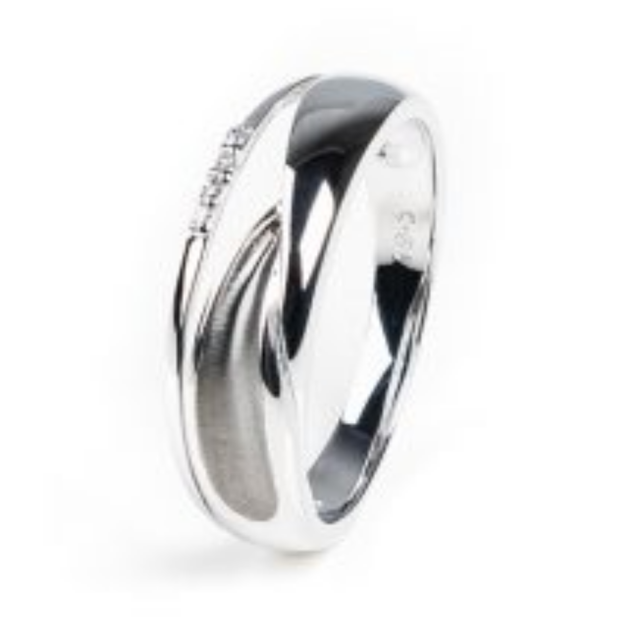 Deze ring is een sierlijk, elegant en speels design. De ring van van Yo design is Zilver. De ring heeft 4 zirkonia steentjes.