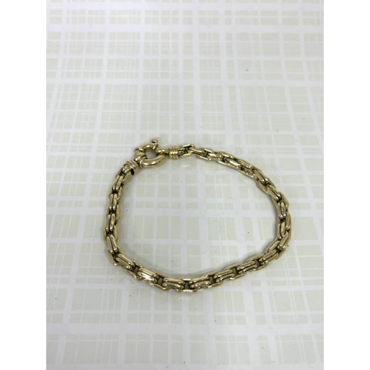 Mooi vintage collier in het geelgoud. De armband heeft een lengtemaat van 20 centimeter en is gemaakt van 14 karaat goud.