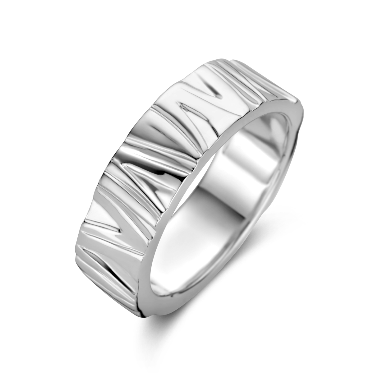 Gerhodineerd 925 zilveren ring. De ring heeft een breedte van 6mm.