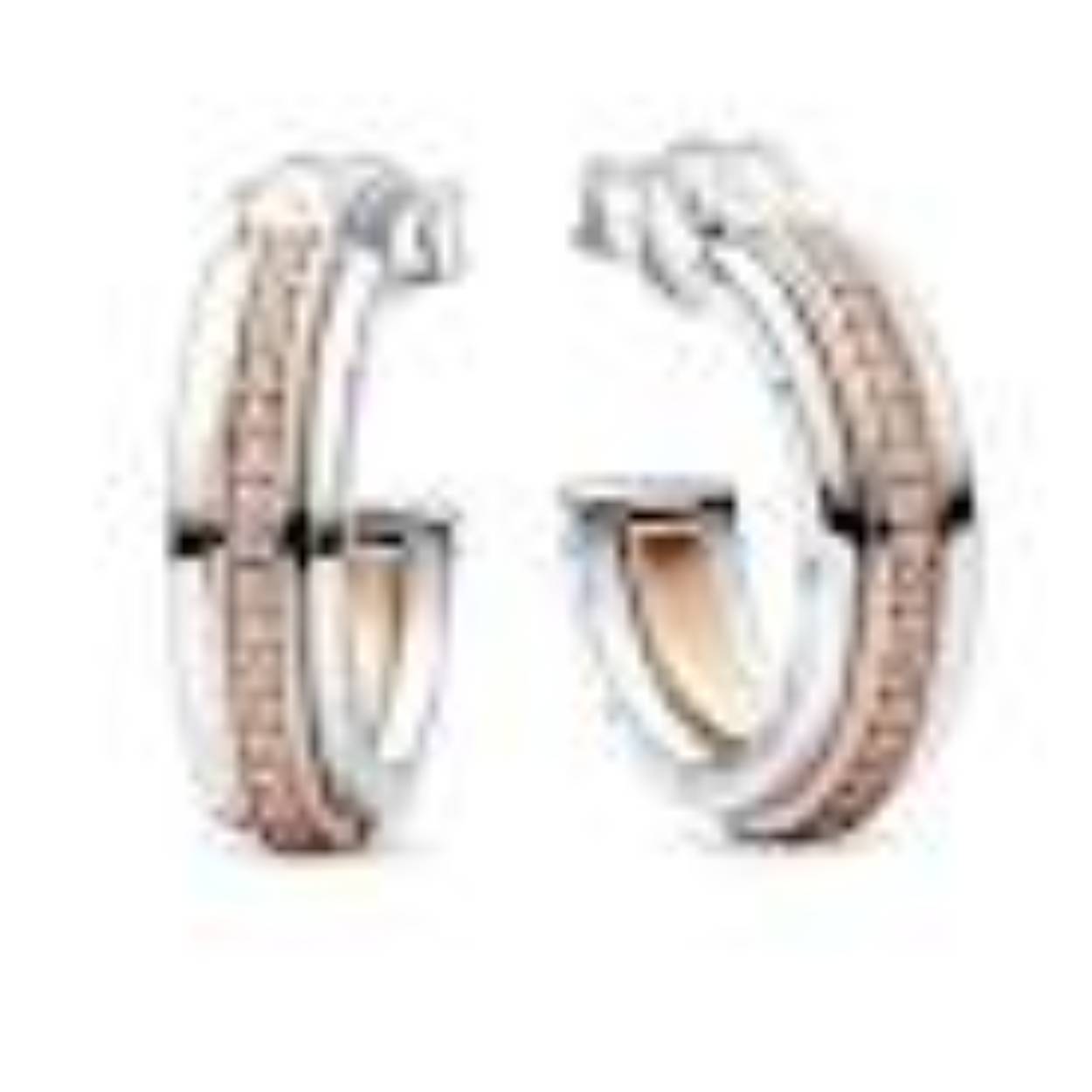 Creëer je eigen gestapelde look voor jouw oren met de Pandora Signature tweekleurige logo & pavé oorringen. Deze oorringen zijn voorzien van een tweekleurig vierkant. Het licht verhoogde vierkant is verguld met 14-karaats roségoud en loopt door de middelste delen, versierd met een rij glinsterende stenen in het midden. Aan de zijkanten van de oorringen is het Pandora-logo gegraveerd. Deze verfijnde oorringen zijn onmisbaar in elke sieradencollectie. Je kunt ze alleen dragen, of in een zorgvuldig samengestelde stapel.
