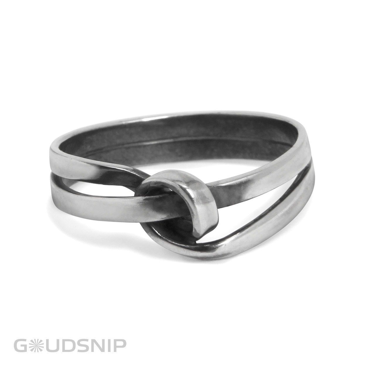 Handmade zilveren ring. Handgemaakt in ons atelier. Deze ring is ook in het goud verkrijgbaar.