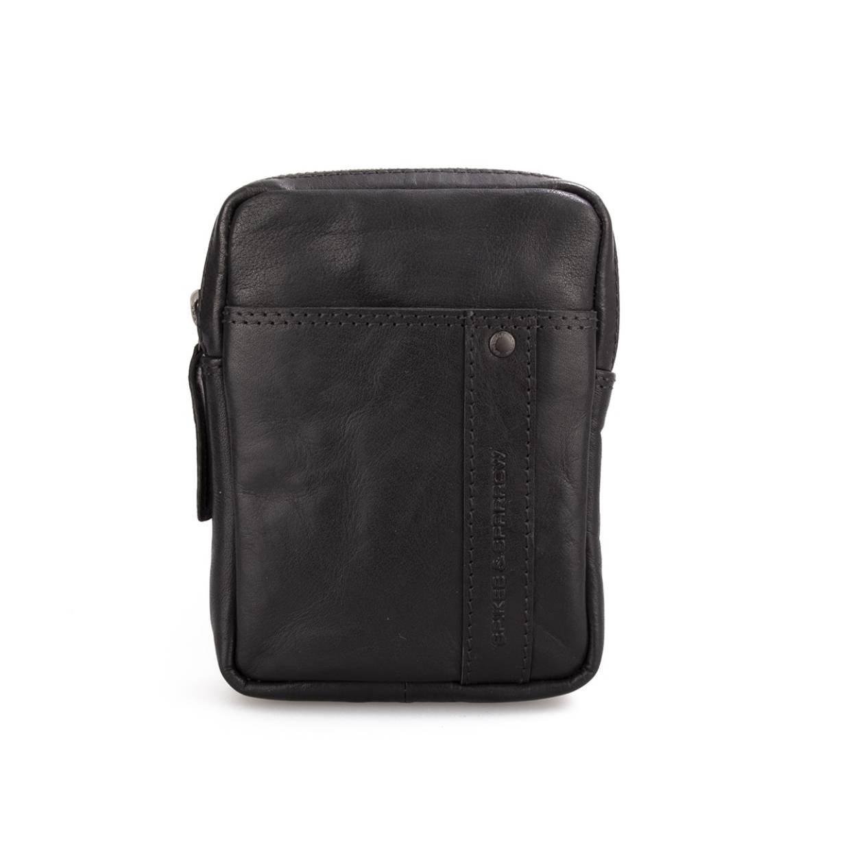 De slingbag is ontworpen om schuin over de borst te dragen en biedt daardoor snelle en efficiënte toegang tot de inhoud van je tas. Maar je kunt de slingbag ook op je rug dragen of aan je broekriem, draag ‘m zoals je wilt.
Kleur: Zwart 
Afmetingen: 13 x 3,5 x 18 cm 
Materiaal: authentic leer 
Exterieur: voorvak, hoofdvak met rits 
Interieur: ritsvakje, insteekvak, sleutellusje 
Hengsels en banden: verstelbare schouderband
Garantie: 2 jaar
SLINGBAG – ZWART
6955100