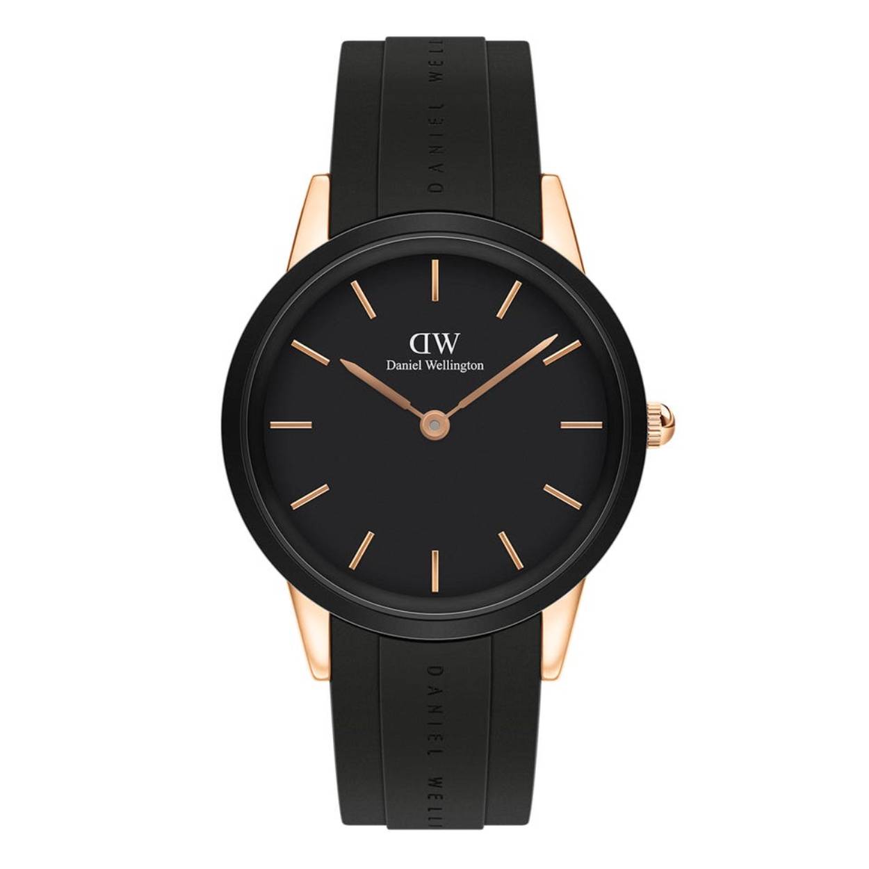 Het eerste waterdichte model van Daniel Wellington verkrijgbaar met zilveren en rose accenten.
De band is van syntethish rubber met een vouwsluiting en geeft het horloge een sportieve look.
Dit Daniel Wellington horloge is een echt statement Item.