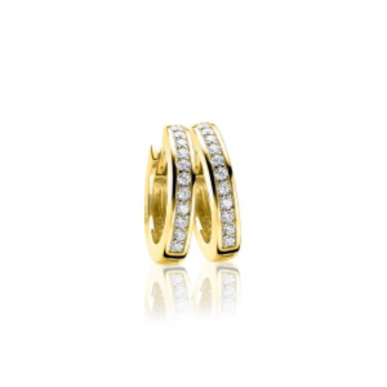 ZINZI zilveren oorringen in 14K geel verguld bezet met witte zirconia's en voorzien van luxe scharniersluiting. De oorringen zijn 17mm x 3mm groot. Ideaal te combineren met Zinzi oorbedels. De oorringen zijn vervaardigd van eerste gehalte zilver (925) en extra 14K geel verguld.