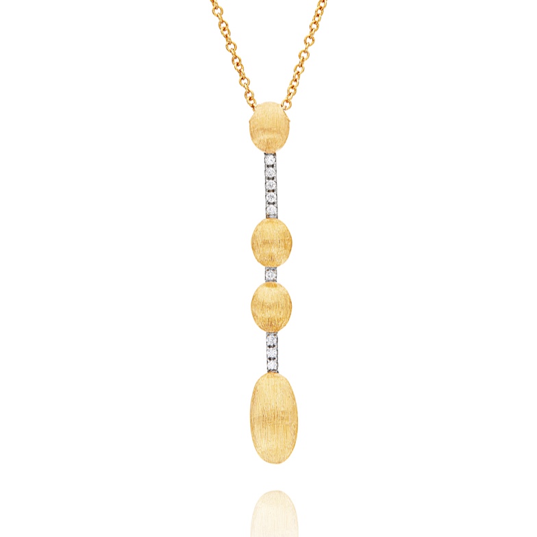 Elegante gouden boules, met de hand gegraveerd met vakmanschap, rennen elkaar achterna, omringd door schitterende diamanten, in deze eigentijdse ketting.
