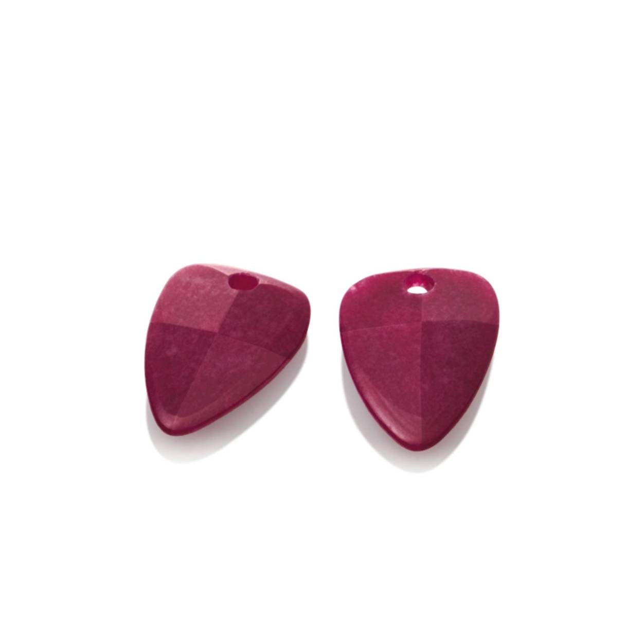 Bij Sparkling Jewels ben je aan het juiste adres om edelstenen voor oorbellen te kopen. Dit artikel is bij ons bekend als de Fuchsia Jade Edge Mini oorstenen en is in verschillende soorten edelsteen verkrijgbaar. Deze edelstenen voor oorbellen zijn vierhoekig facet geslepen.

MIX AND MATCH
Oorstenen zijn niks zonder oorbellen of creolen. Bekijk onze pagina’s met creolen en oorstekers en maak zo jouw perfecte set oorbellen met edelstenen.

De Fuchsia Jade Edge Mini oorbel edelstenen kan je ook perfect combineren met andere artikelen uitgevoerd in de Fuchsia Jade edelsteen. Zo bieden wij diverse pendant hangers en armbanden aan. Bekijk hier de Fuchsia Jade collectie.

Uiteraard is de Fuchsia Jade edelsteen ook perfect te combineren met andere edelstenen uit onze collecties.