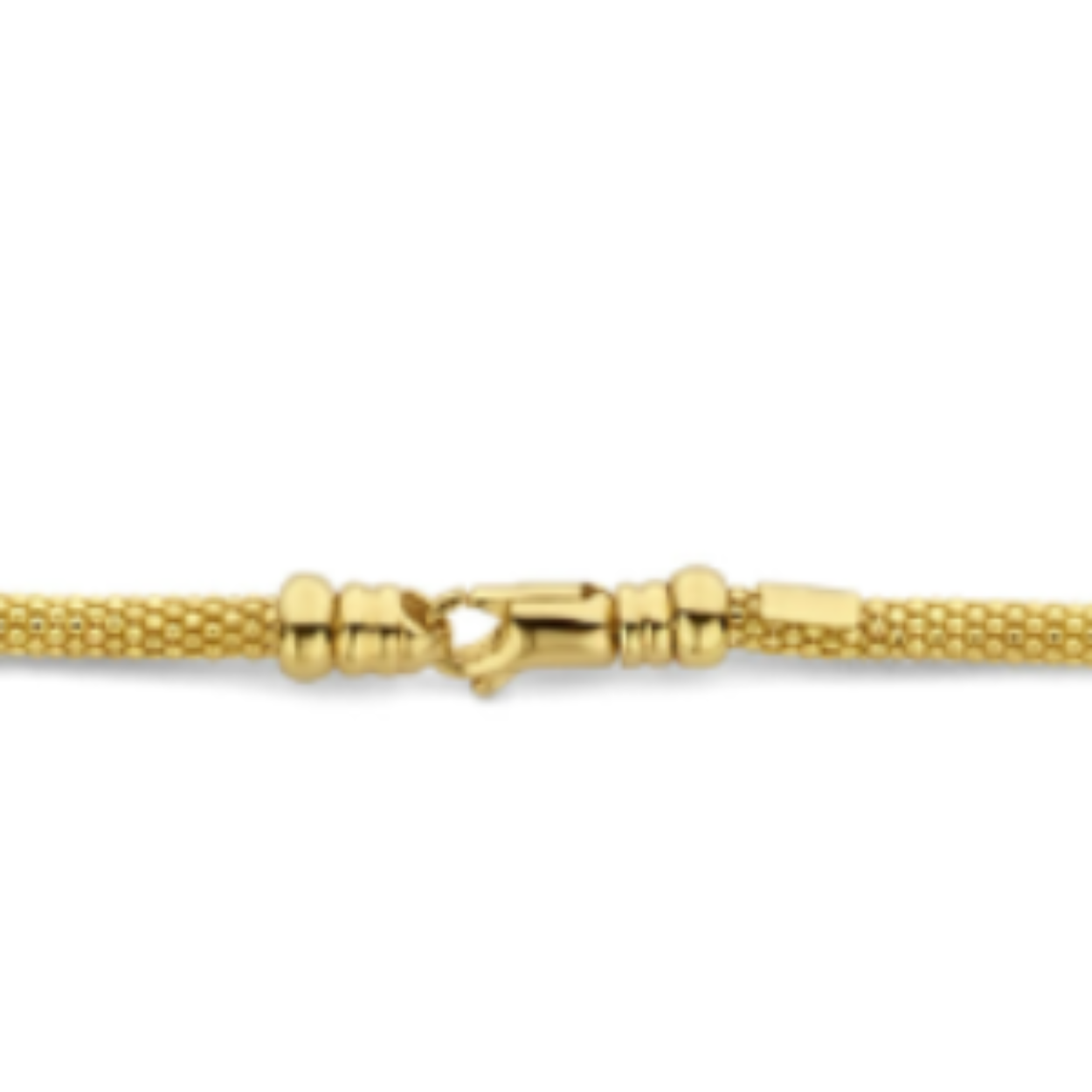 14k Geelgouden collier met een draaglengte van 45cm en een schakelbreedte van 3mm. Uitgevoerd met een karabijn sluiting.