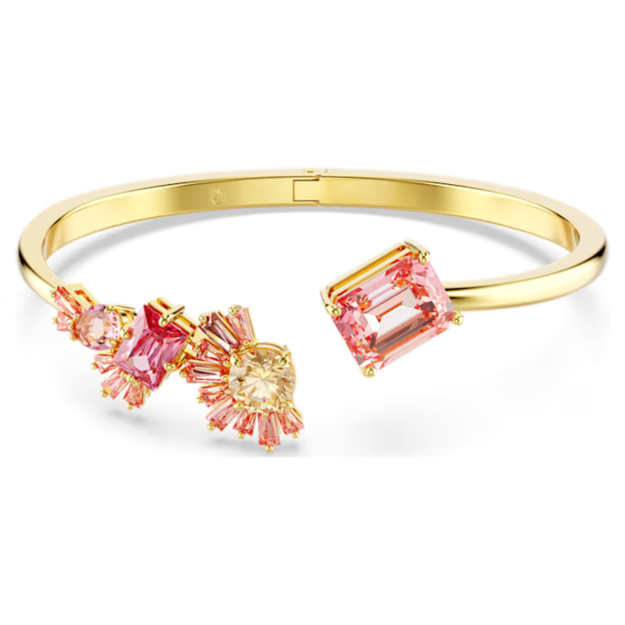 Deze romantische armband is geïnspireerd op de delicate tinten van de Japanse kersenbloesem. Het open ontwerp met een goudkleurige toplaag is voorzien van een diverse mix van elegant geslepen kristallen en Swarovski Zirkonia in levendige roze en champagnekleurige tinten. Draag dit sieraad los om de schoonheid van de natuur te omarmen of in combinatie met een bijpassend sieraad uit onze uitzonderlijke Gema Sakura-sieradenlijn.


