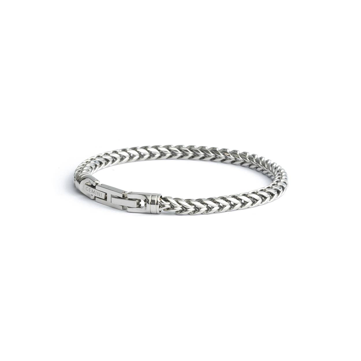 De Milia Silver armband is een prachtige 5mm vossenstaart armband met een op maat gemaakte sluiting. Hij is +-1 cm verstelbaar, dus je hoeft je niet al te veel zorgen te maken over de maatvoering.

De armband is gemaakt van duurzaam 316L roestvrij staal en is met de grootste zorg afgewerkt.