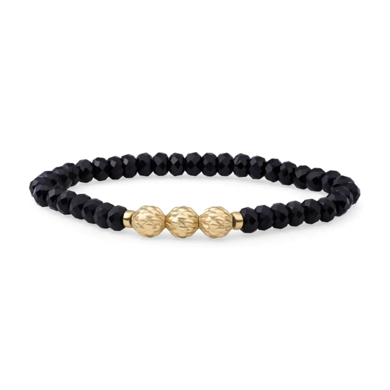 De Onyx Onyx Fuse Beads armband is een echte eyecatcher; door de prachtige 6mm cilindervormig gefacetteerde Onyx kralen valt deze armband extra op tussen jouw andere sieraden en daarom mag deze armband zeker niet ontbreken in jouw collectie. Deze Onyx edelsteen armband is beschikbaar met 925 sterling zilveren kralen of 925 sterling kralen met een gold plating. De zilveren en goudkleurige kralen zijn daarnaast prachtig getekend met organische vormen. Combineer hem met onze andere sieraden uit de Onyx Collectie of stel een mooie armbandenstack samen met onze andere kralenarmbanden!
