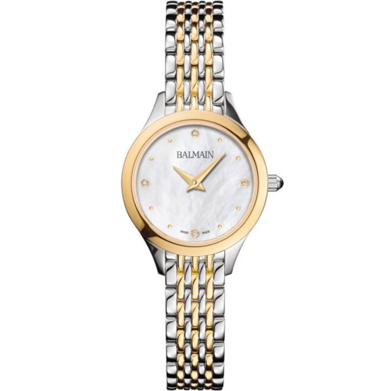 De Balmain De Balmain 25 mm B49323985 is een verfijnd dameshorloge dat klassieke elegantie combineert met een luxueuze uitstraling.
De zachte parelmoeren wijzerplaat krijgt een schitterend accent door de subtiel geplaatste diamanten indexen. De goudkleurige wijzers en lunette zorgen voor extra warmte en vormen samen met de bicolor stalen armband een bijzonder elegante combinatie.

Met haar compacte kast van 25 mm draagt dit model uiterst verfijnd en vrouwelijk om de pols. De slanke vormgeving maakt het horloge ideaal voor zowel dagelijks gebruik als voor een meer geklede gelegenheid.
Een stijlvol Swiss Made uurwerk dat bijna als een juweel draagt. Perfect voor de vrouw die houdt van tijdloze klasse, subtiele schittering en een elegante bicolor look.