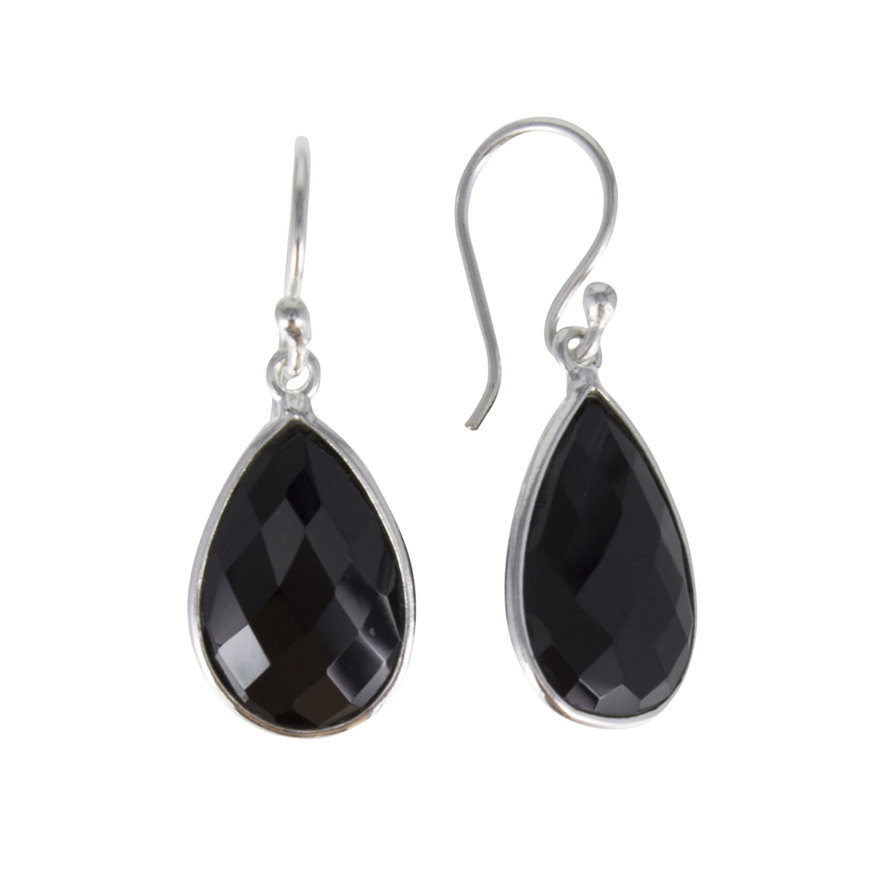 Zilveren druppelvormige oorhangers met Onyx steen. 