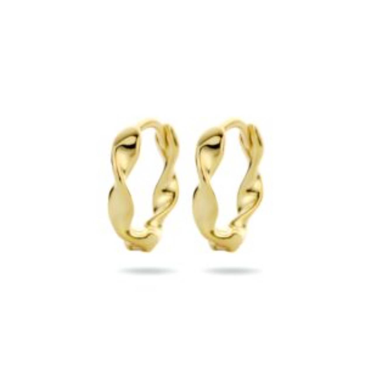 Geelgoud op 925 zilveren klapoorringen. De klapoorringen hebben een afmeting van 13.5x2.5mm. Geen garantie op plating.
