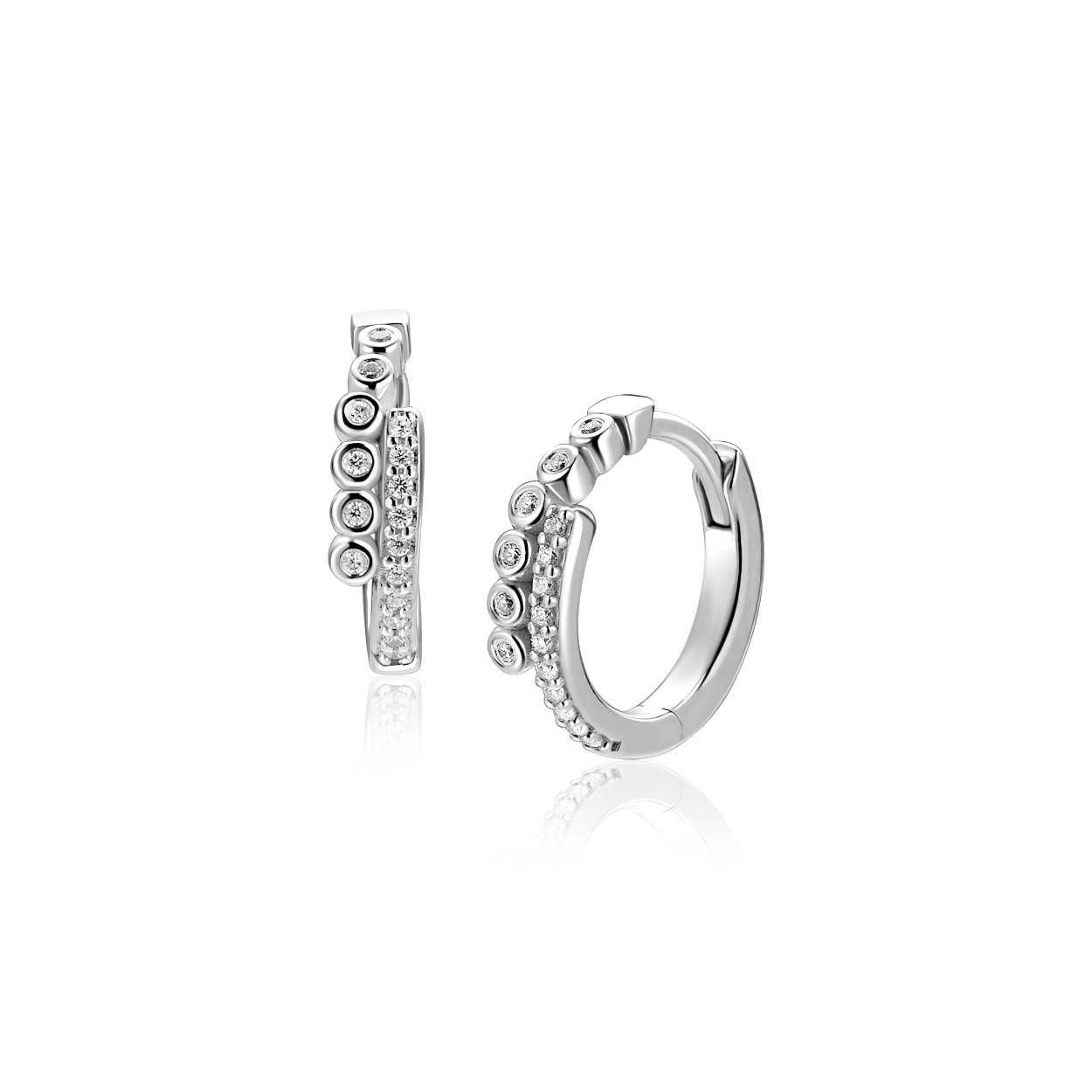 ZINZI zilveren oorringen (14 x 3mm) slagmodel bezet met witte zirkonia’s. De oorringen hebben een luxe scharniersluiting. Vervaardigd van eerste gehalte zilver (925) en met extra rodiumlaag voor een langdurige glans.