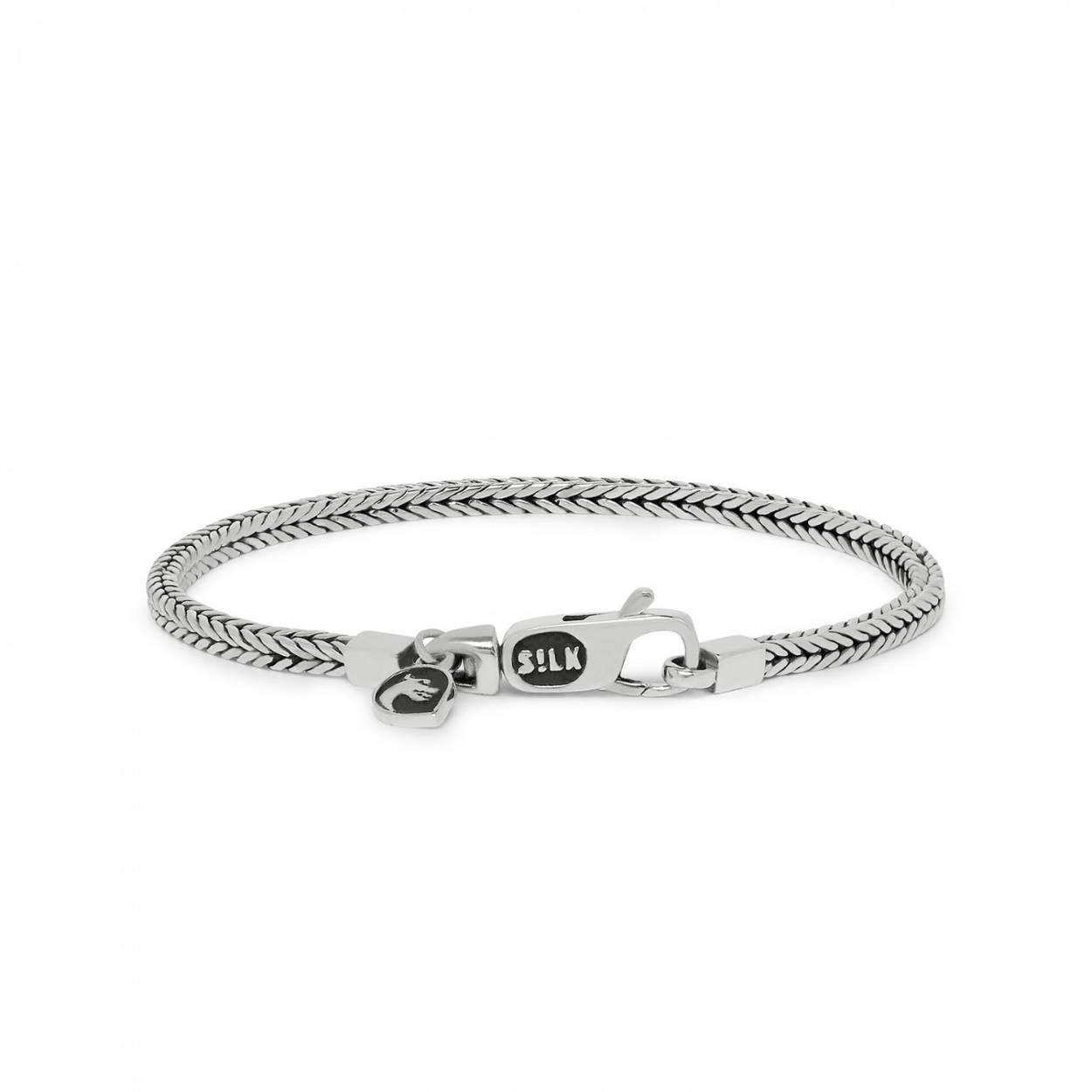 Deze zilveren armband van Silk is van de Chevron collectie!
De maat van de armband is 21 cm