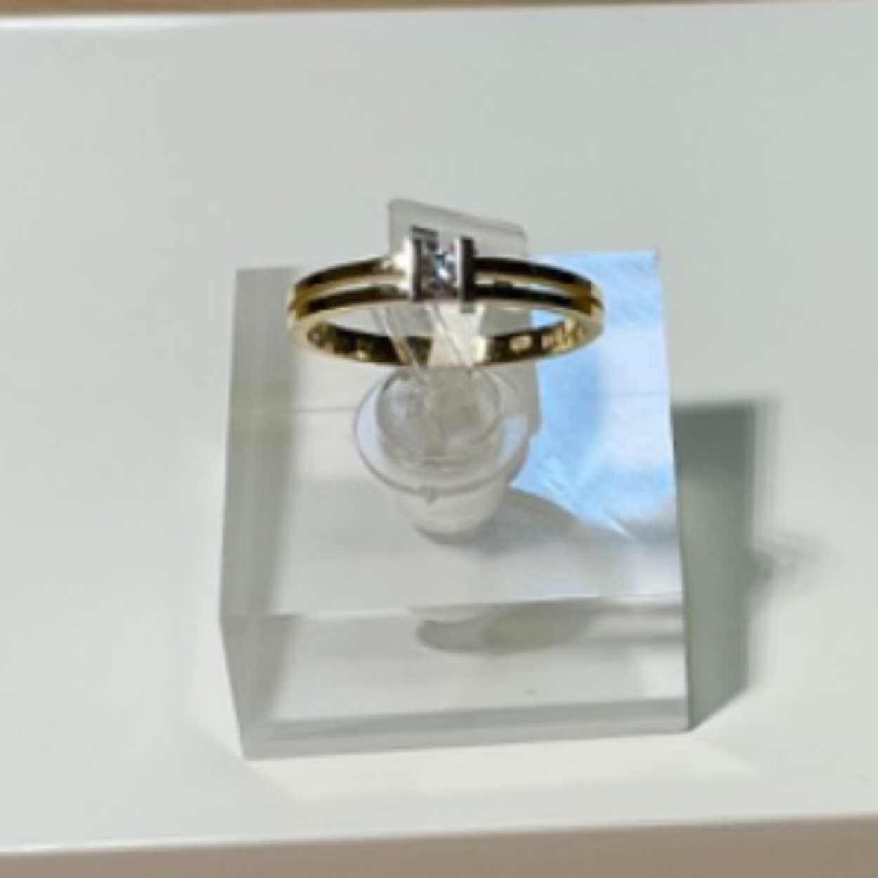 Gouden ring 0.06crt
