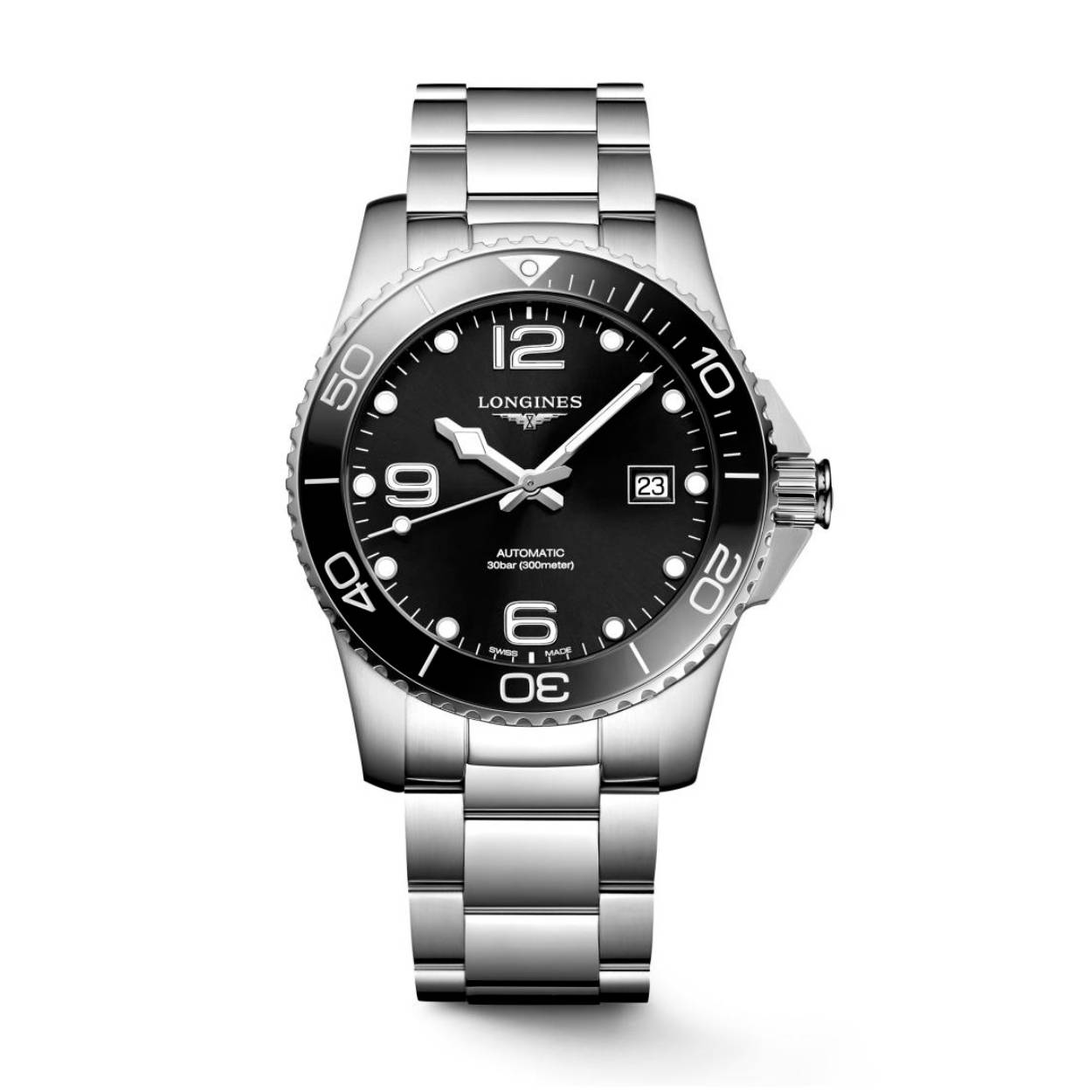 De Longines Hydro Conquest L37814566 is een stijlvolle en functionele duikhorloge met een  zwarte wijzerplaat en bezel en roestvrij stalen band. Het heeft een waterdichtheid tot 300 meter, dat perfect is voor watersportliefhebbers. Draag het met een casual outfit of tijdens het duiken voor een sportieve look. Dit horloge is een perfecte mix van stijl en functionaliteit.