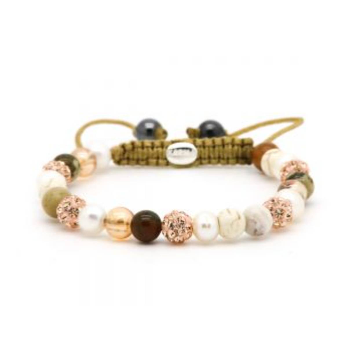 De kralen zijn gemaakt van precosia kristallen en natuursteen. De kralen zijn handgeregen op een textiel, met het eenvoudige schuifsysteem kunt u de lengte naar wens aanpassen. Deze leuke armband is trendy en modieus, je kunt ze heel goed met meerdere tegelijk dragen. Karma armbanden en kettingen zijn elegante sieraden, handgeknoopt met verfijnde beads. De combinatie van kristallen en natuurstenen is geinspireerd op het Boeddishme en Indiase mythologie. De beads geven kracht en energie. Elke kleurrijke bead heeft een kern die staat voor de liefde. Karma is naast een prachtig sieraad in verschillende maten, kleuren en tinten, een bron van energie. Iedere armband is uniek en kan afwijken van de product foto. Met Tjechisch kristal.