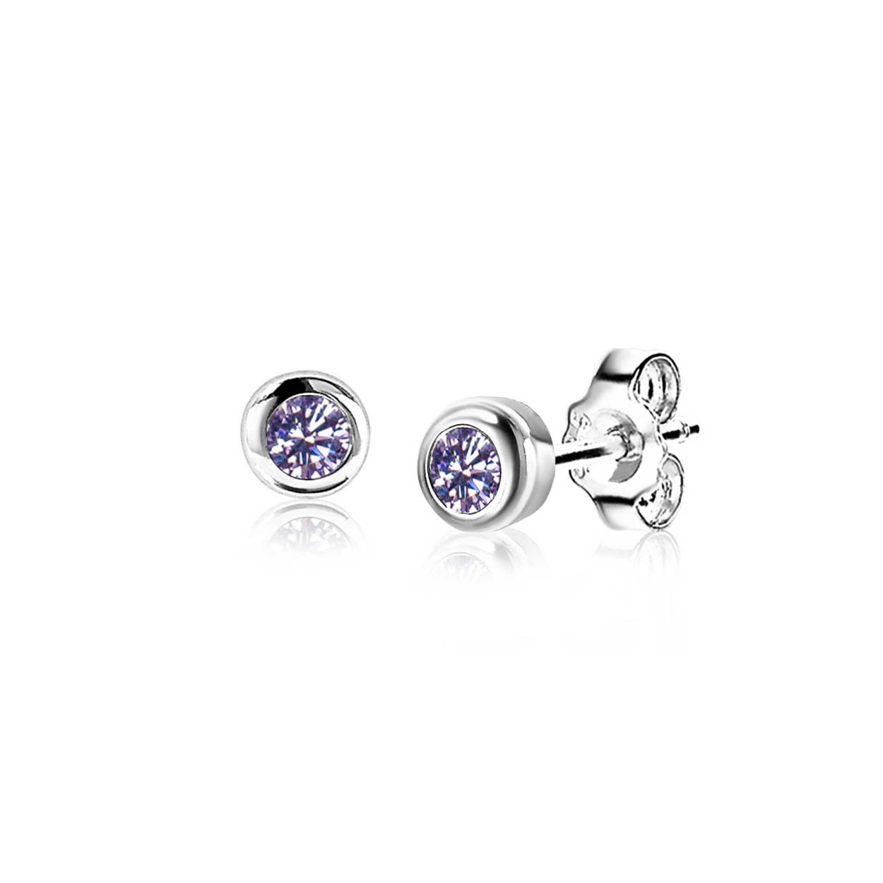 BIRTHSTONE zilveren oorknoppen 4mm JUNI, staan symbool voor iemand die in de maand juni is geboren. In juni is de geboortesteen 'licht paars amethist zirconia'. Iedere geboortesteen heeft haar eigen betekenis. De oorsieraden zijn vervaardigd van eerste gehalte zilver (925) en voorzien van een extra rodiumlaag voor een langdurige glans.