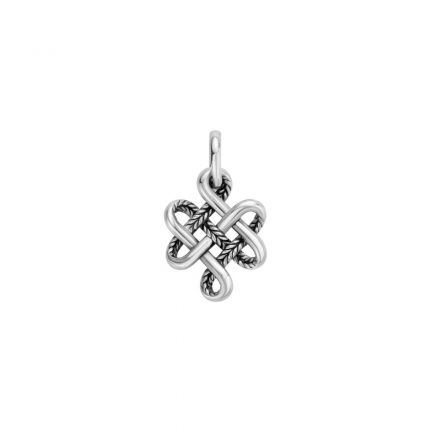 De Endless Knot XS bedel draagt het eeuwig bewustzijn van de eindeloze knoop met zich mee. De 925 sterling zilveren bedel laat zich perfect combineren met andere Buddha to Buddha sieraden. Deze Endless Knot XS is de kleinere uitvoering van de Endless Knot hanger. De hanger wordt exclusief ketting geleverd.