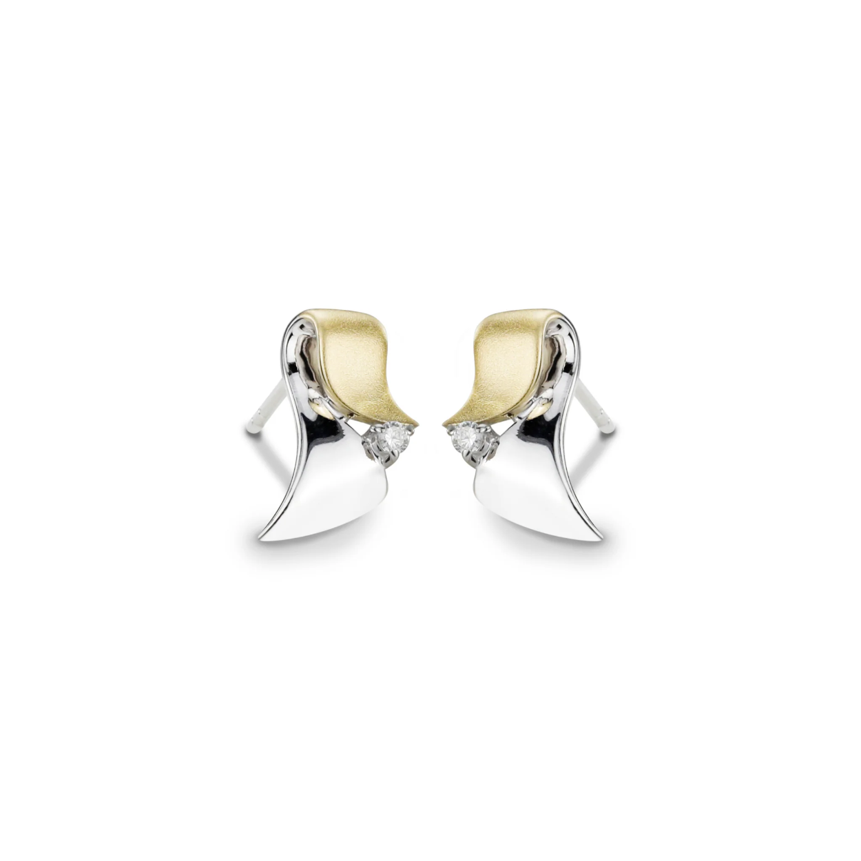 Deze prachtige oorstekers van Gala Design zijn voorzien van een elegante sluier en stralen pure luxe uit. De oorstekers zijn versierd met sprankelende kristallen en zijn de perfecte toevoeging aan elke outfit. Draag ze voor een glamoureuze uitstraling bij speciale gelegenheden of dagelijks voor een vleugje glamour. Een must-have accessoire voor elke moderne vrouw!