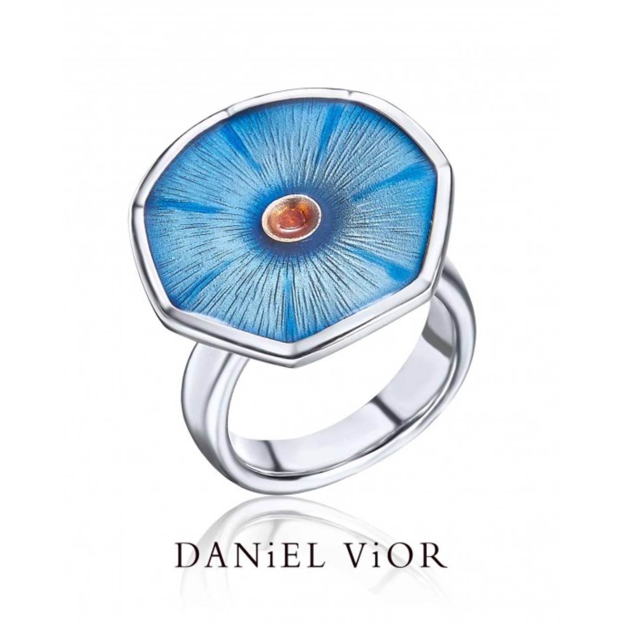 Daniel Vior met blauw emaille