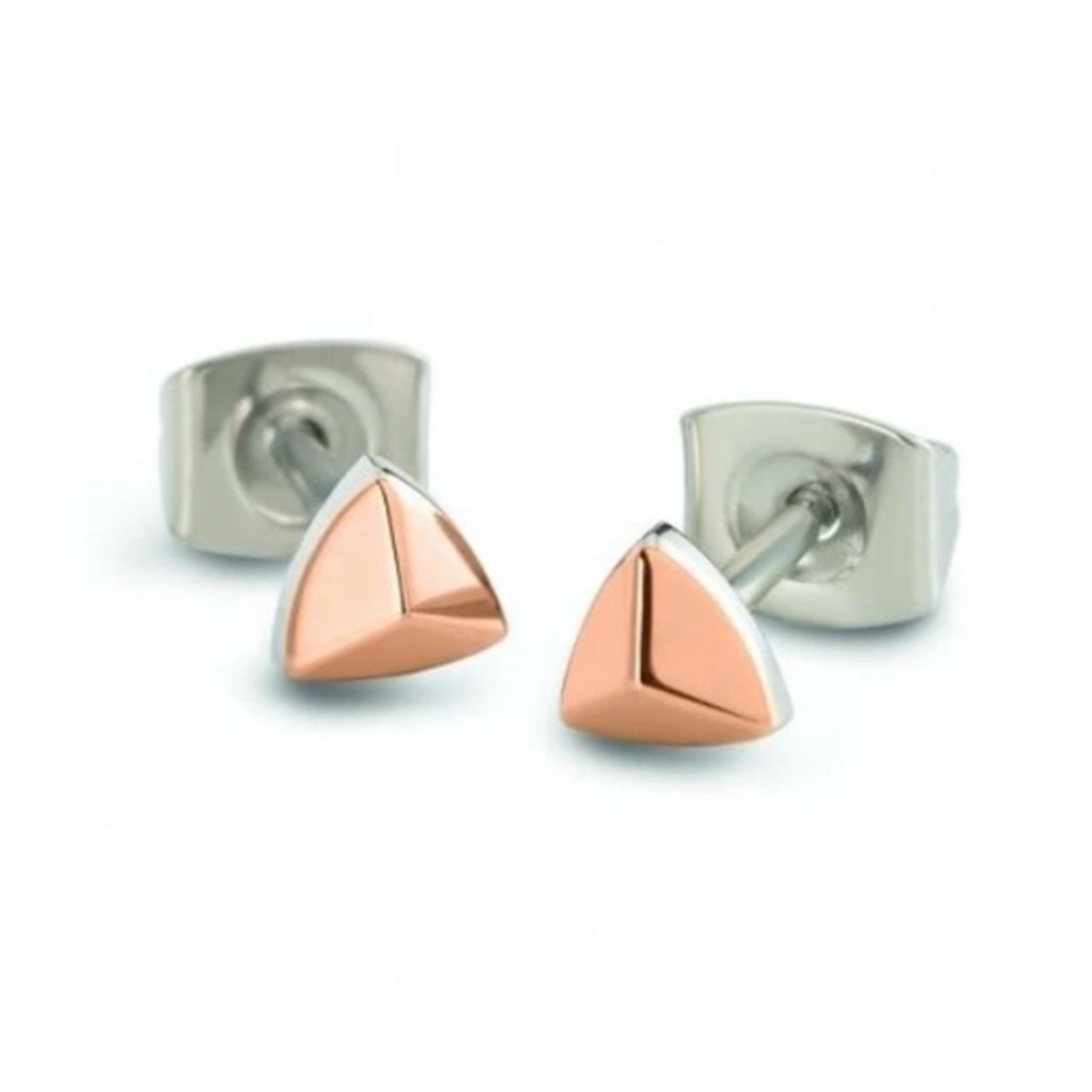 Deze glanzende  rose-goudkleurige oorsieraden van Boccia Titanium hebben een doorsnede van 5mm. Deze oorsieraden zijn simplistisch & stijlvol. Bovendien zijn de 05015-03 ook makkelijk te combineren met andere sieraden. Titanium is een hard en duurzaam materiaal, daarom komen er zelden diepe krassen in.