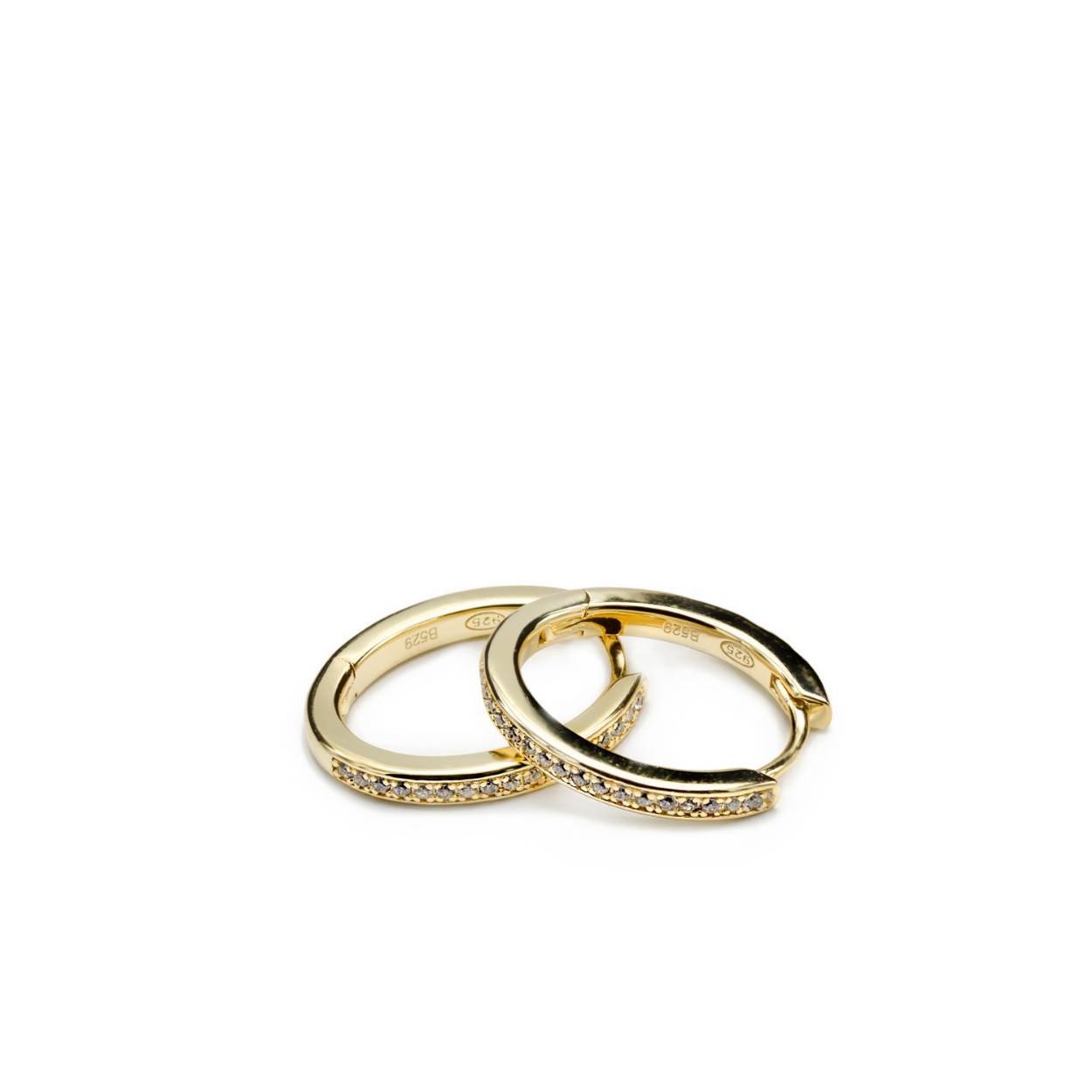 Small gold plated silver hoop earrings with zirconia oval design. A simple design, ideal to complement your everyday looks and also with your most elegant looks. Small gold plated silver oval hoop earrings with zircons. Perfect to combine with other jewelry from our collection, you will fall in love with them!