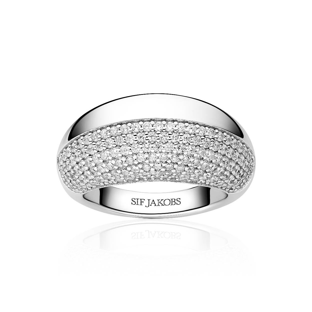 Ring van gerodineerd 925 sterling zilver, gepolijst oppervlak, en met de hand gezet met facetgeslepen witte zirkonia.