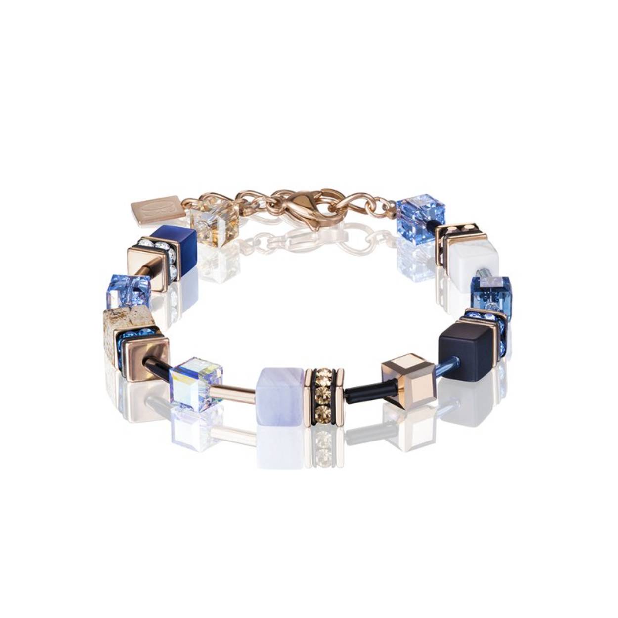 Deze armband van edelstaal bevat edelstenen en swarovski kristallen