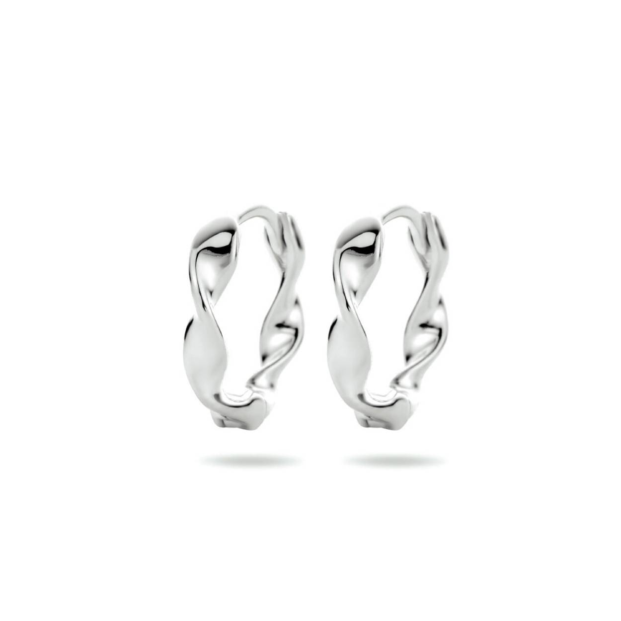 Gerhodineerd 925 zilveren klapoorringen. De klapoorringen hebben een afmeting van 13.5x2.5mm.

