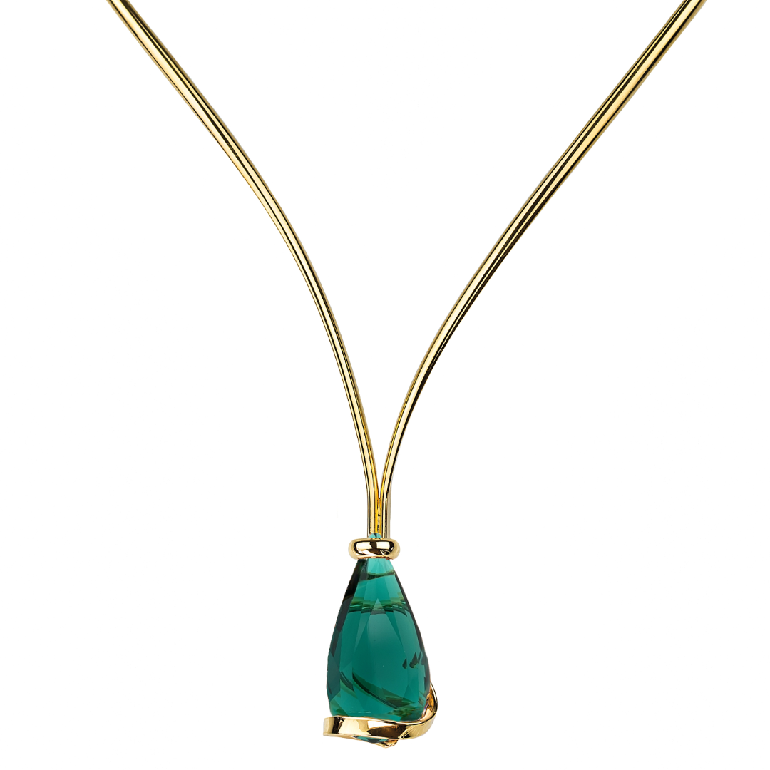 De sieraden van Andrea Marazzini worden ontworpen en handgemaakt in Italië. Deze spang is gemaakt van verguld metaal in combinatie met een smaragd groene kristal van hoge kwaliteit. Het materiaal is hypoallergeen en nikkelvrij. Ieder Andrea Marazzini sieraad is uniek en een schoonheid voor het oog. 

