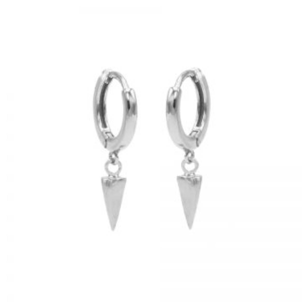 Karma hinged symbols hoops. Mooie creool met clip sluiting en de hanger hangt onder de oorbel in een klein ringetje. De oorbellen zijn verkrijgbaar in 3 verschillende kleuren, Rose, Goud en Zilver. De lengte van de totale oorbel is 26mm. Karma sieraden worden gemaakt van de beste materialen. Zo is dit sieraad gemaakt van sterling zilver. Karma oorbellen staan heel leuk in jouw earparty en kunnen bij elke gelegenheid worden gedragen