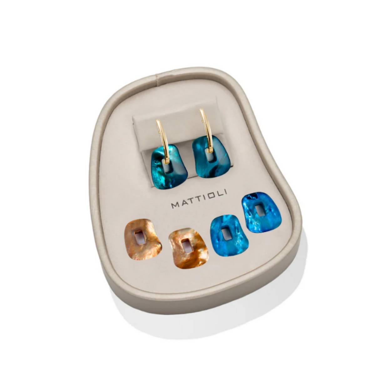 Geelgouden oorbellen met 3 parelmoeren elementen , dark green , caramel & light blue
