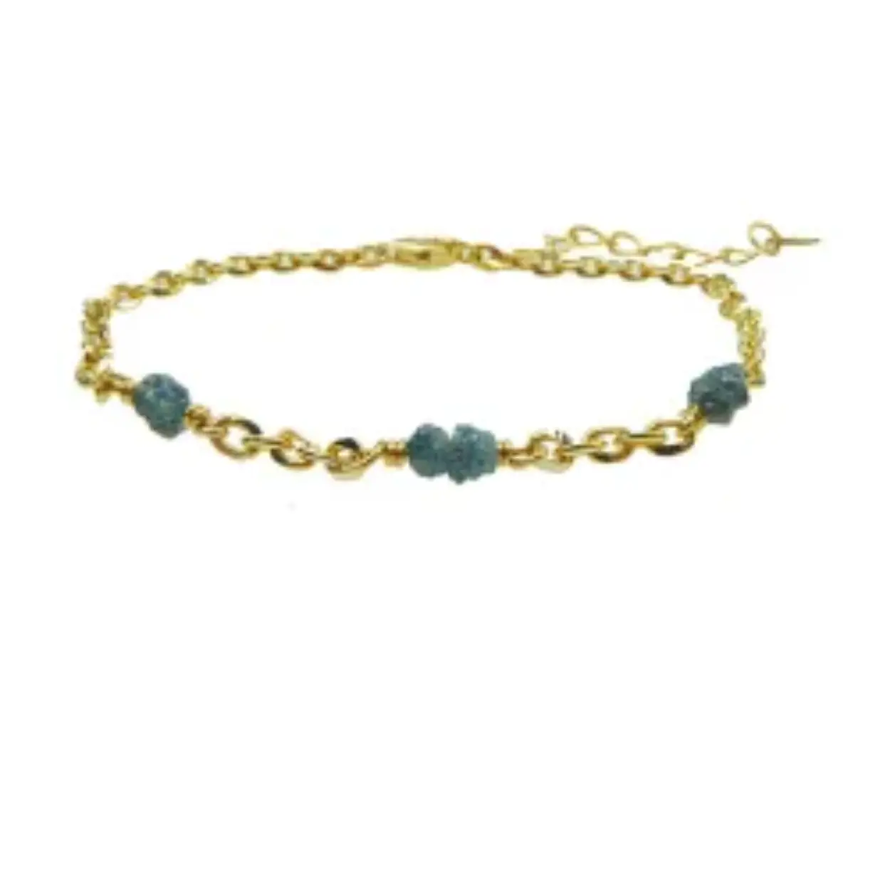 Armband en ketting in verguld sterling zilver en 3x2 blauw-groenachtige ruwe diamanten.

De armband is met 4cm verlengkettinkje en de ketting met 8cm verlengkettinkje.

De ketting is aan alle kanten gediamanteerd / gefacetteerd, daarom veel glanzender / glinsterender dan gewone ankerkettingen - zeer spannende look